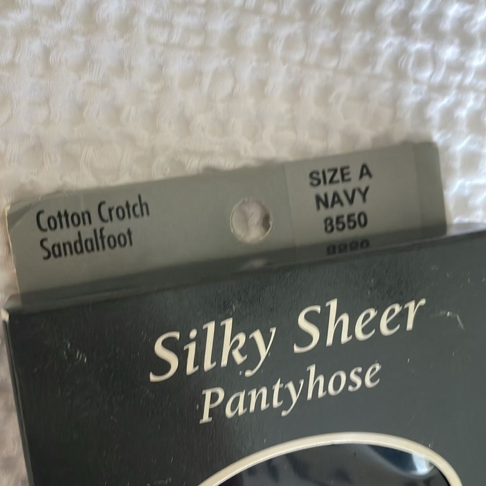 NWT Fruit of the Loom Silky Sheer Navy Pantyhose in size A - Picture 2 of 4